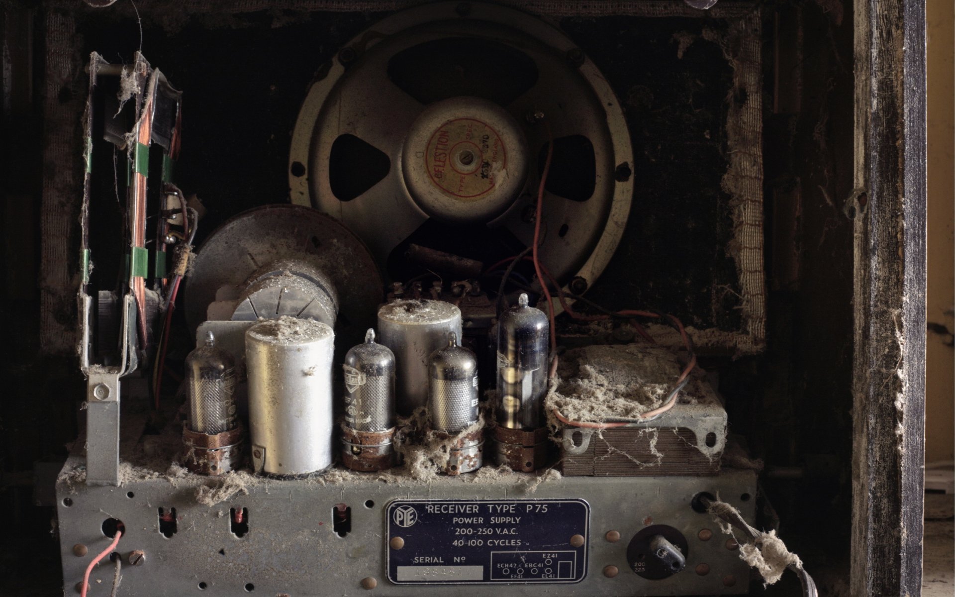 odbiornik opuszczony dom tło