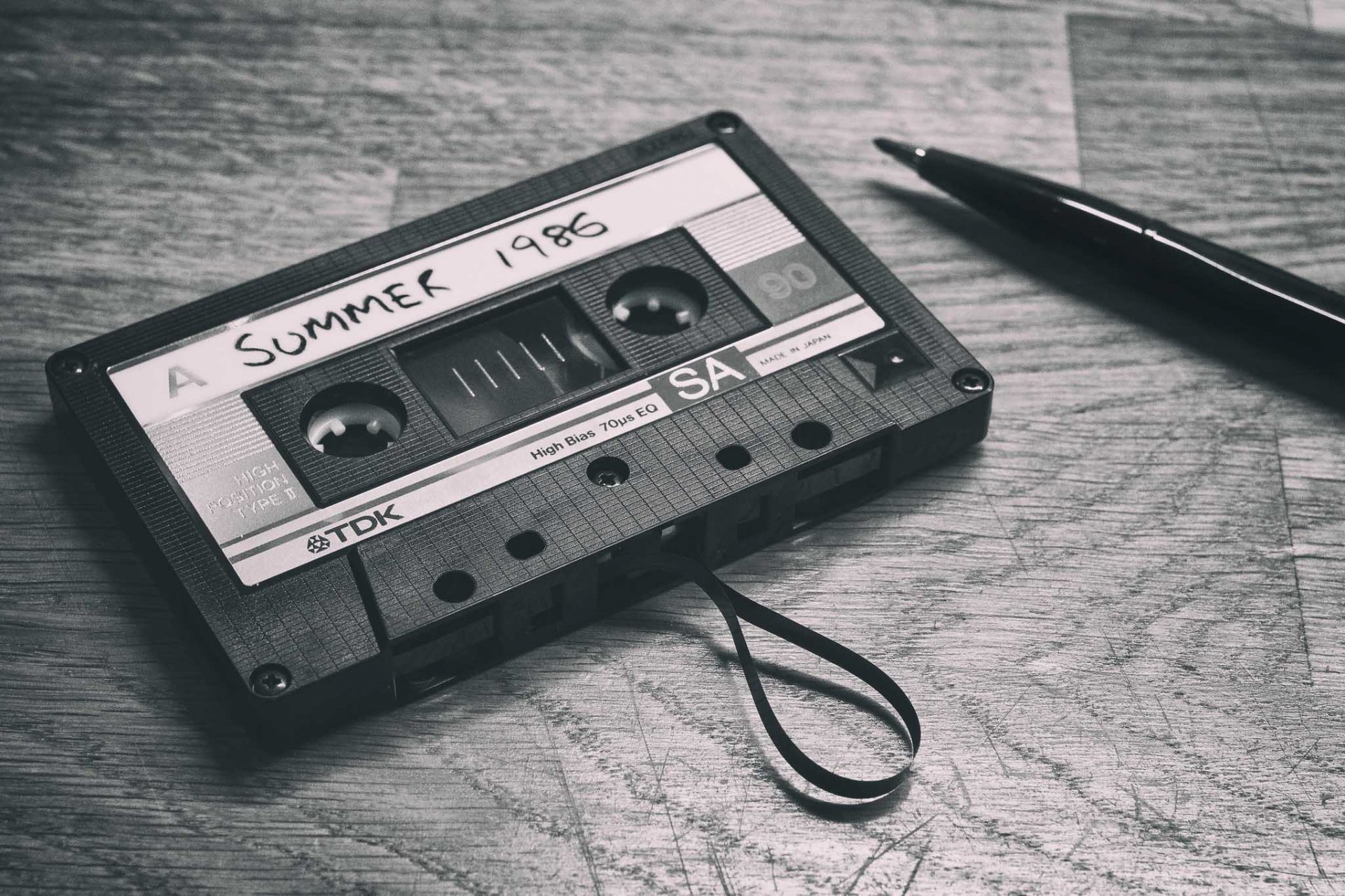 kasety tdk strona a pióro cień biurko wspomnienia