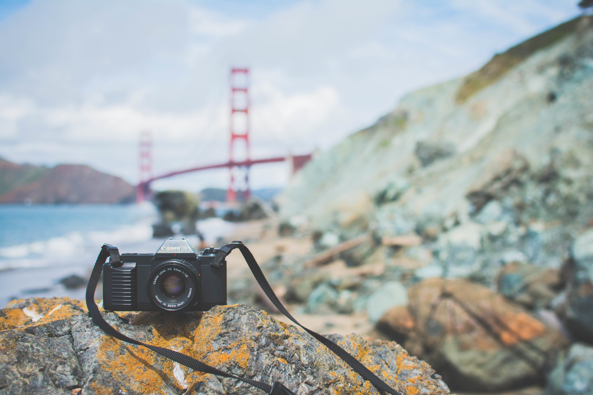 aparat canon obiektyw aparat kamienie most