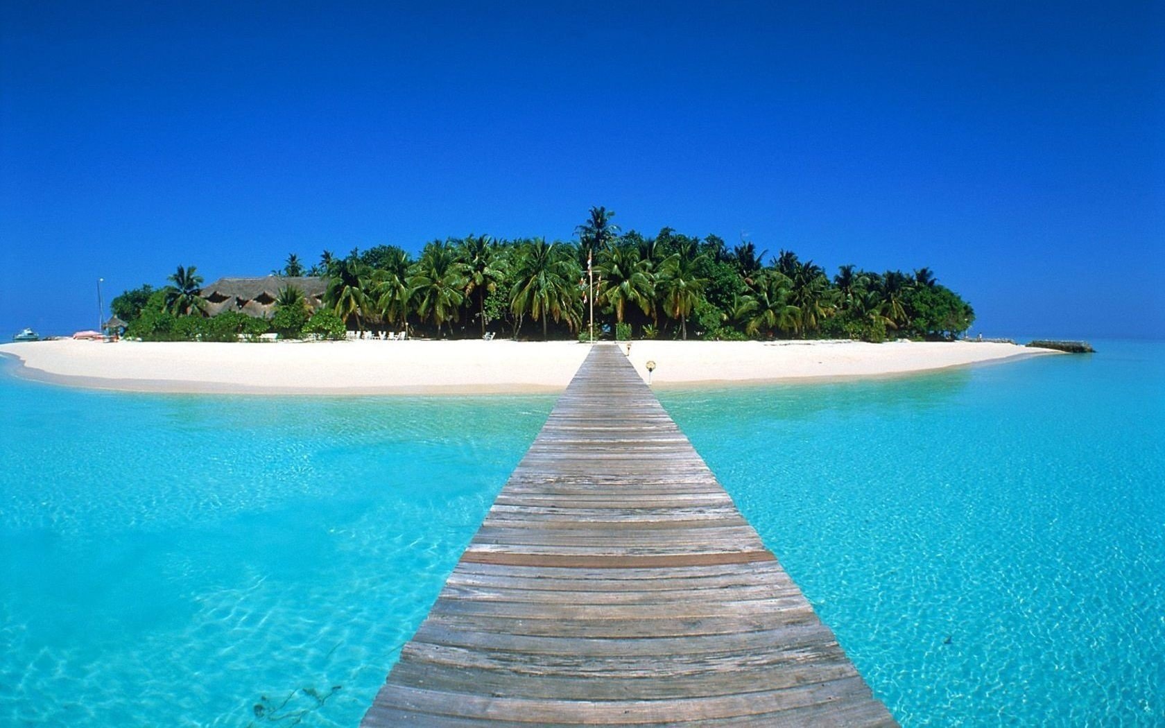 drewniany most plaża domki woda niebo wyspy wybrzeże raj lazur turkus ocean tropiki