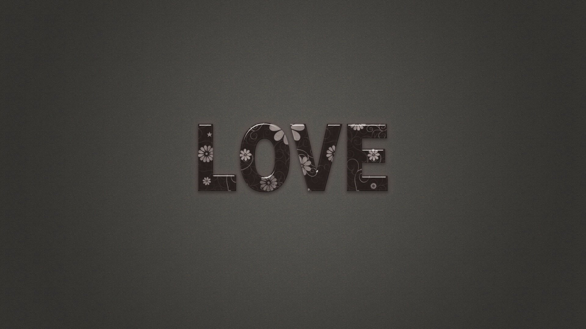 szara ściana słowa miłości stokrotki