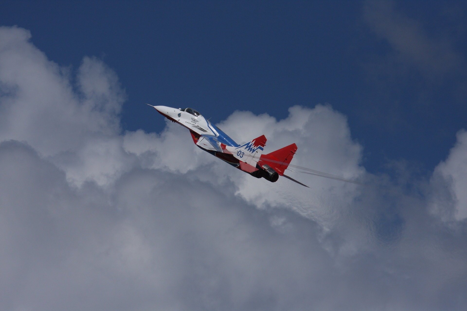 jerzyki rosji mig-29 mig-29 avia chmury niebo samolot lotnictwo wojskowe sprzęt wojskowy lotnictwo lotnictwo