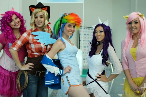 Dziewczyny w przebraniach