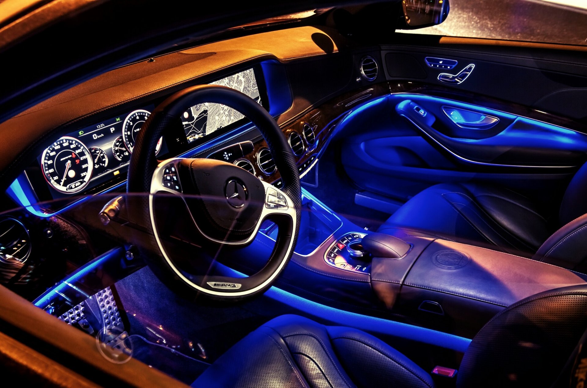 mercedes-benz w222 s63 amg klasa s neon niebieski salon
