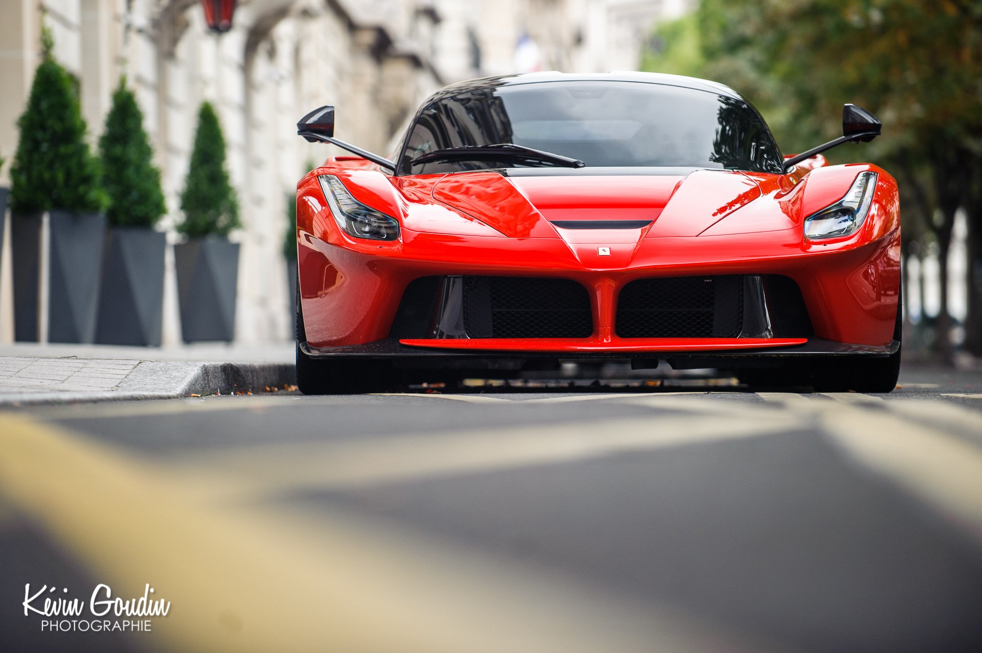 ferrari laferrari f70 v12 czerwone miasto