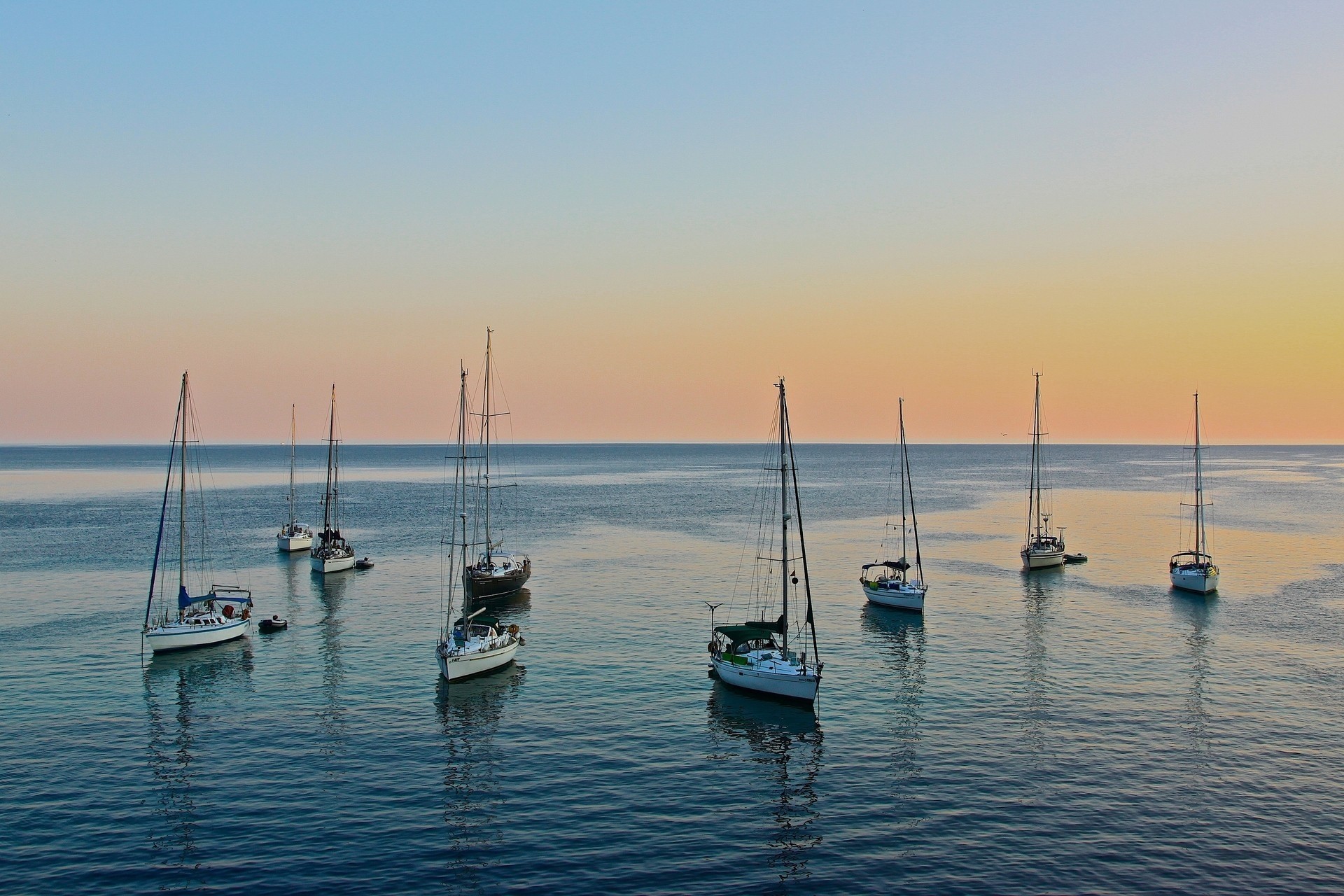 niebieski zachód słońca morze