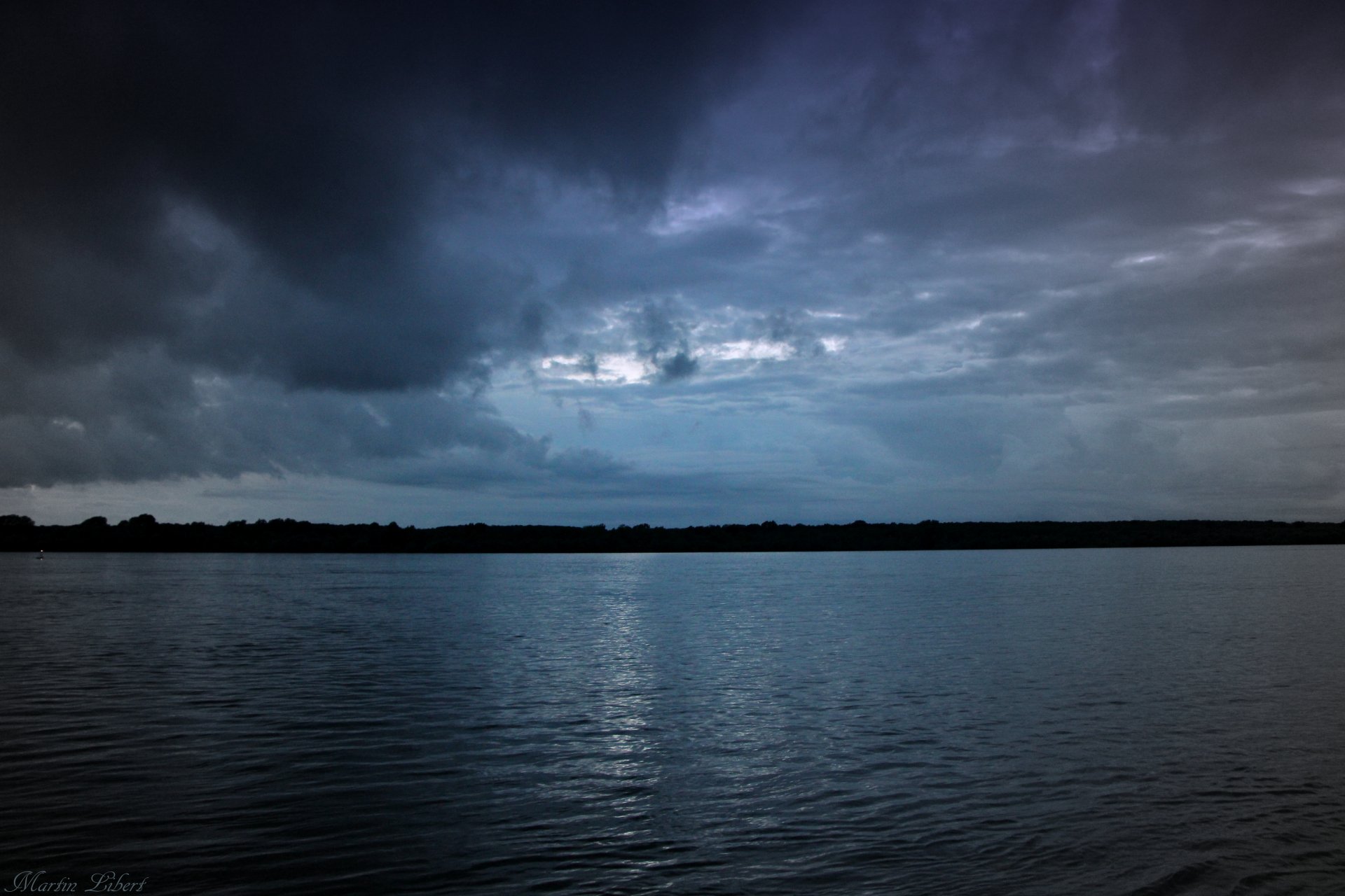 noc rzeka woda światło księżyca