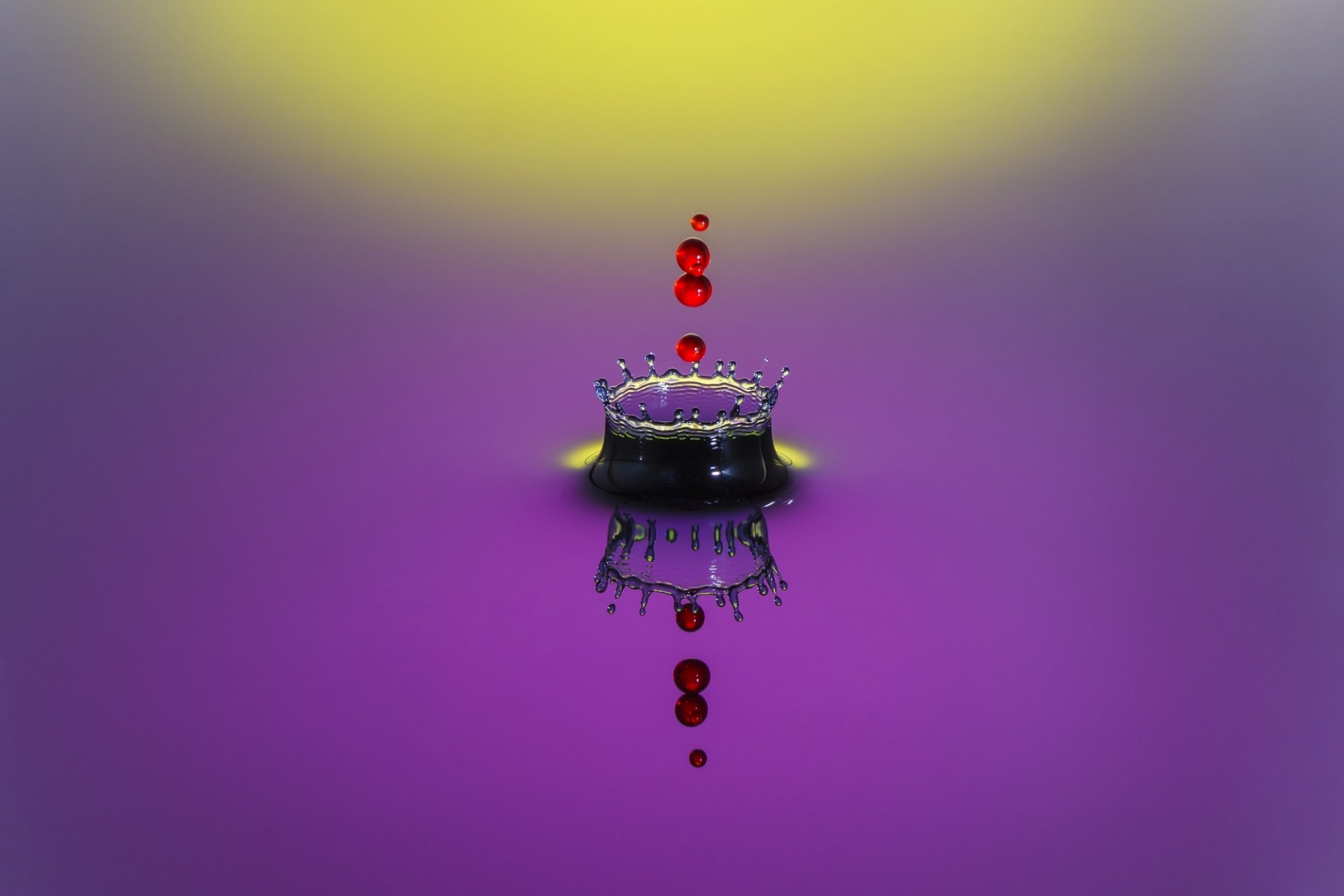 woda płyn plusk rozpryski krople kolor