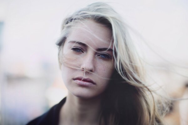 Piękna dziewczyna. Ładna Blondynka