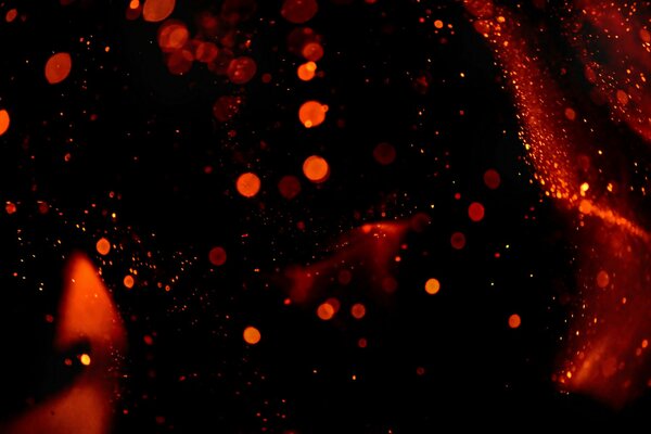 Czerwone pasemka na czarnym tle