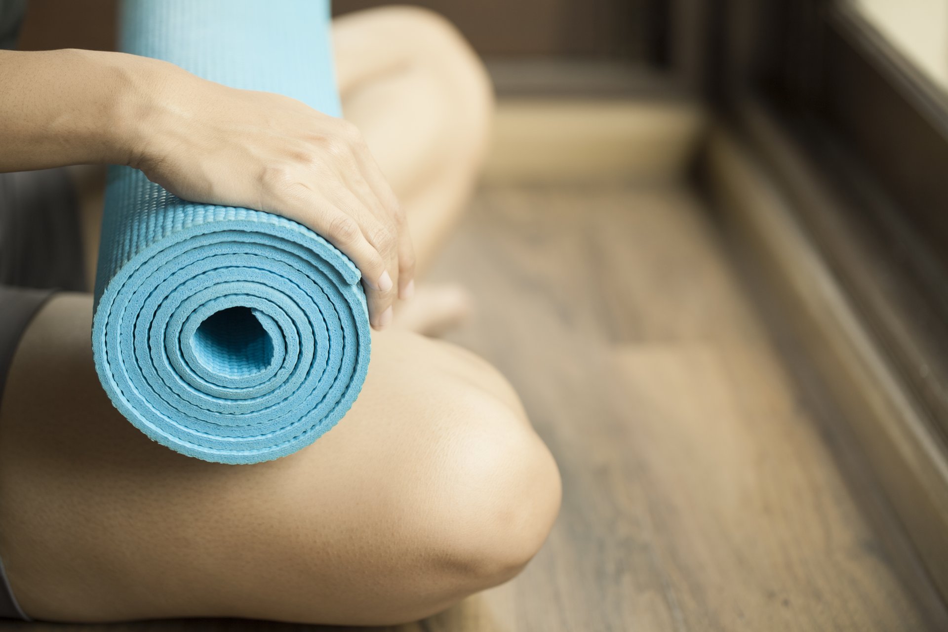 mata do ćwiczeń stanowią kolana