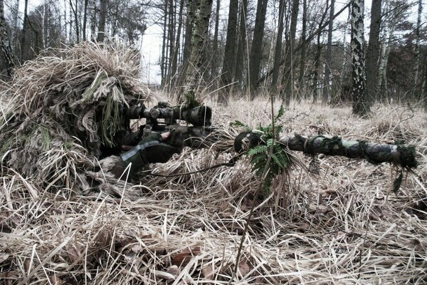 Snajper w zasadzce. Dobre przebranie