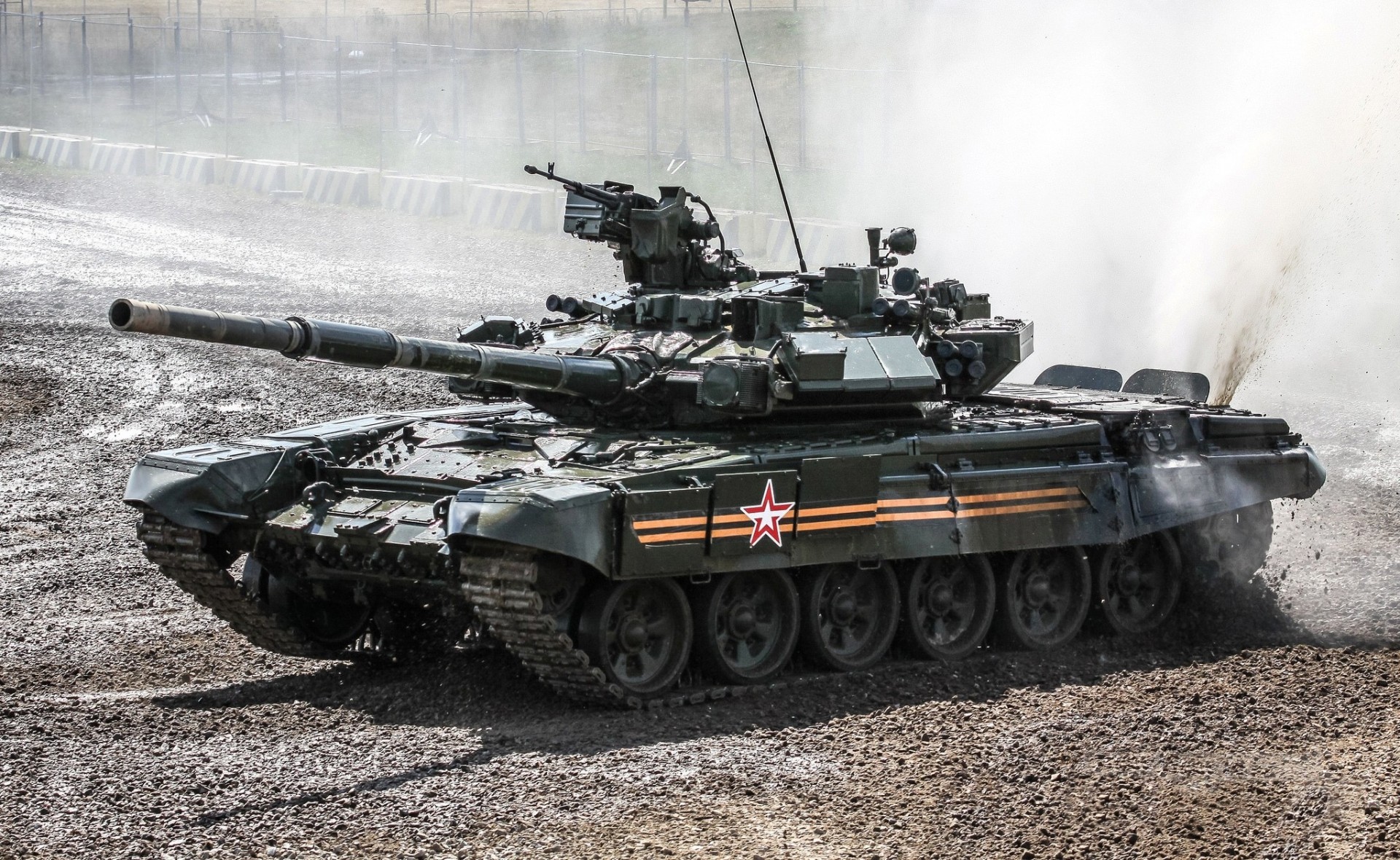 pojazdy opancerzone poligon błoto zbiornik t-90