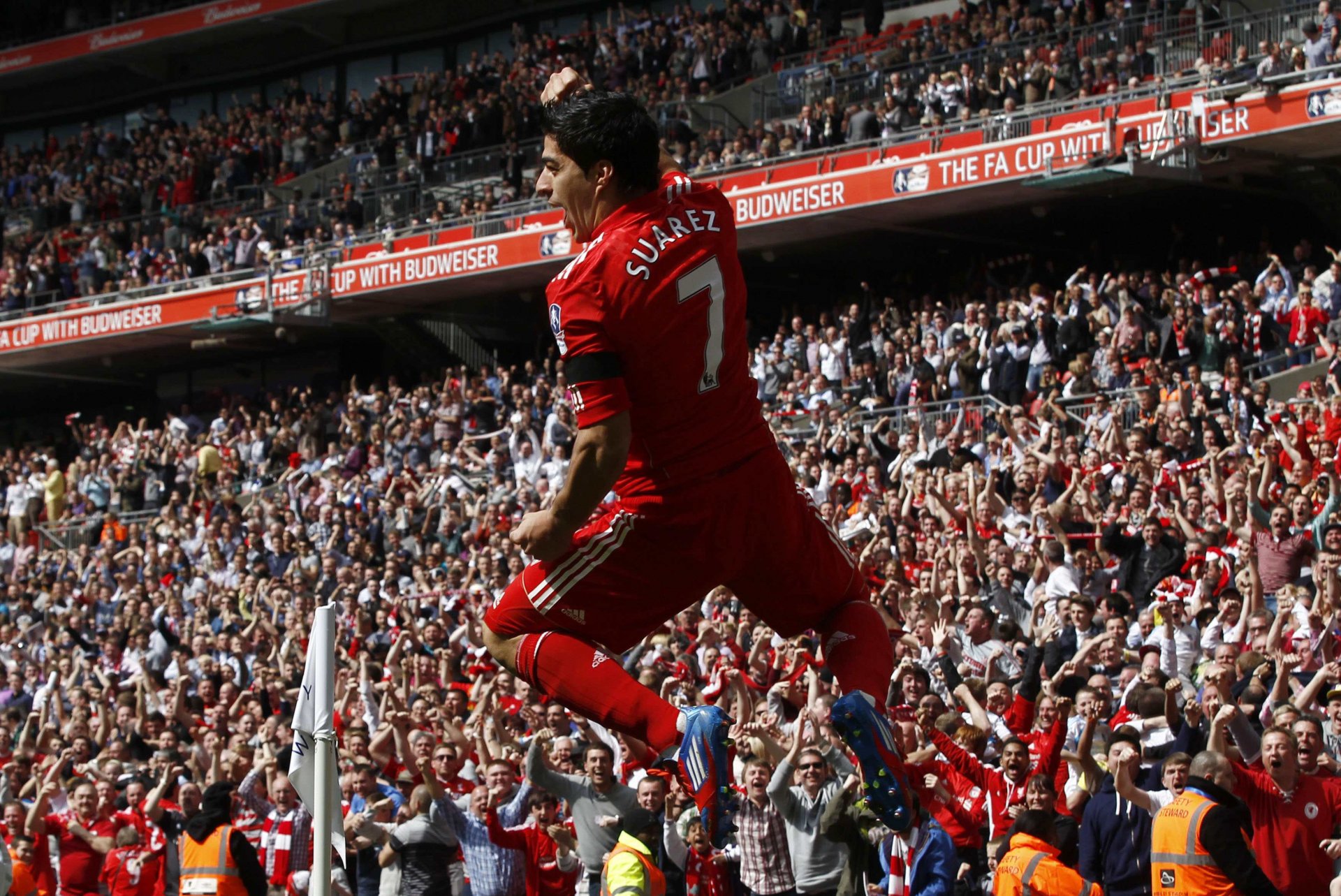 liverpool piłka nożna suarez 2012 fani anglia suarez gol zwycięstwo
