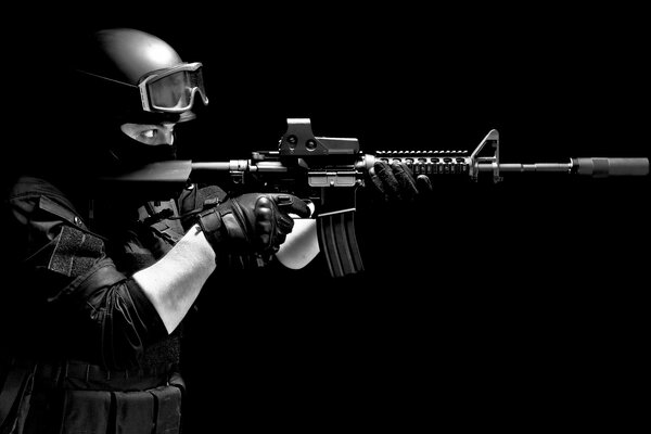 Snajper na czarnym tle