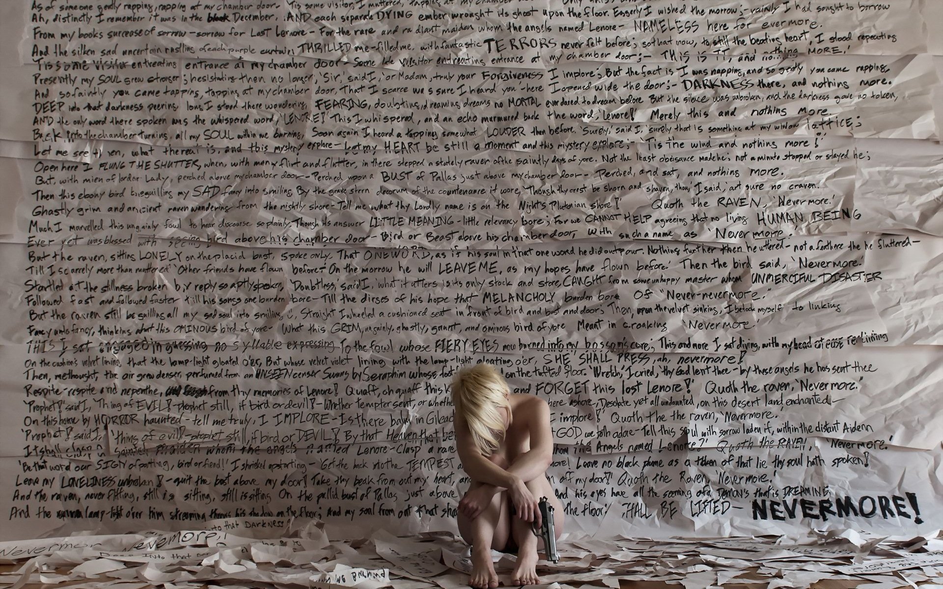 dziewczyna pistolet ściana sytuacja