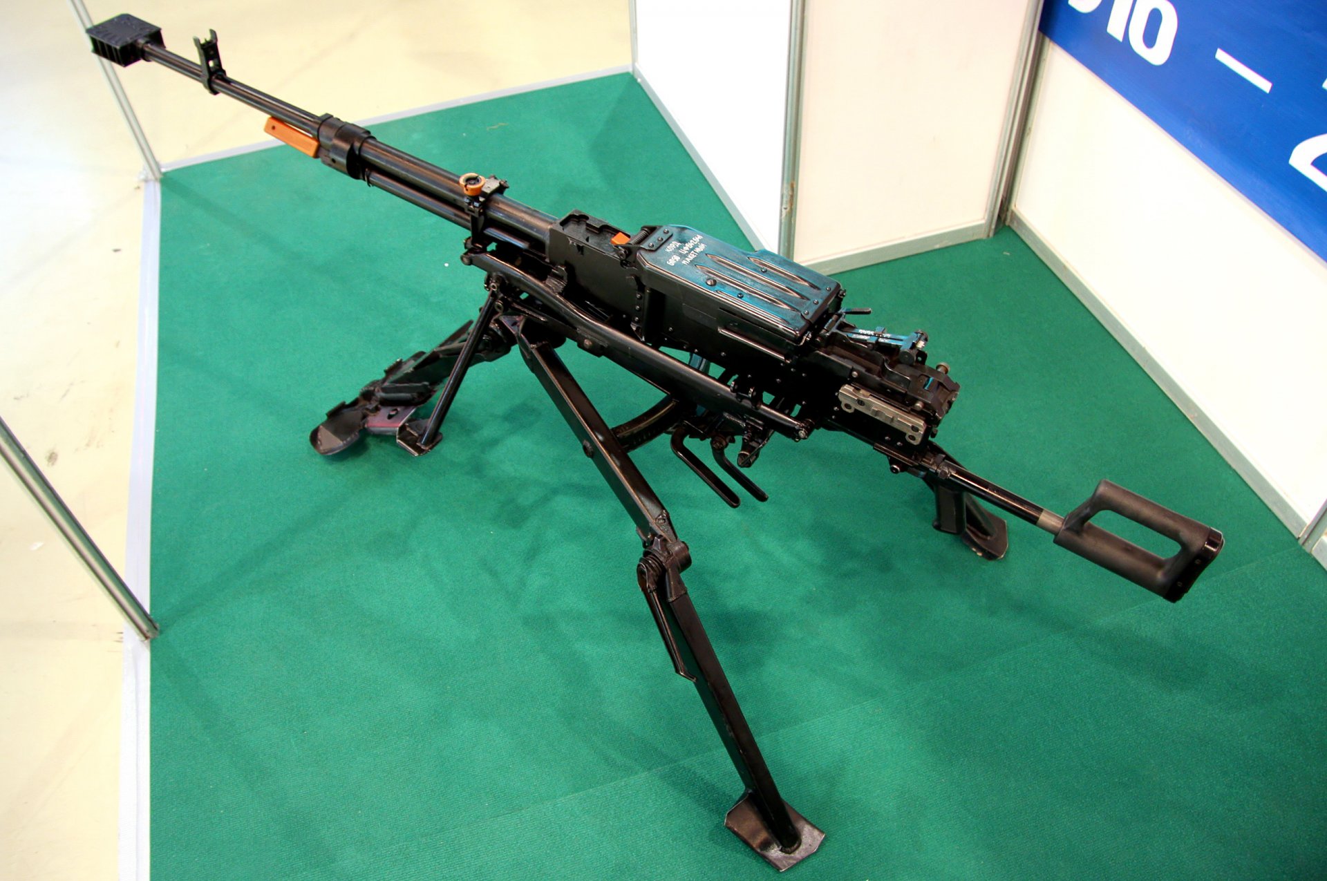 cord rosyjski duży kaliber pas zasilany nabój 12.7×108mm opracowany 1997 rok masa ciała karabinu 5kg maszyna 6t7 - 16kg maszyna 6t19 - 7kg celowanie zasięg 2000m długość lufy 1070mm szybkostrzelność 650-800 strzałów min początkowa z