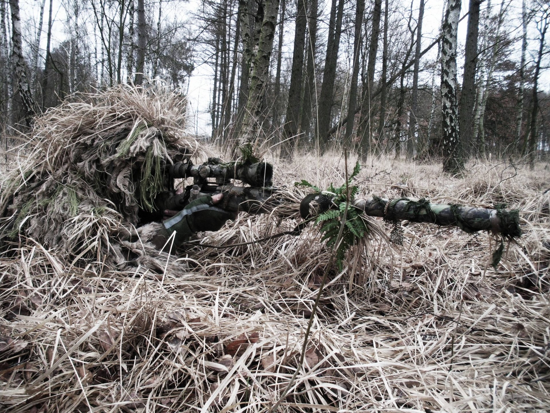 snajper zasadzka przebranie karabin snajperski