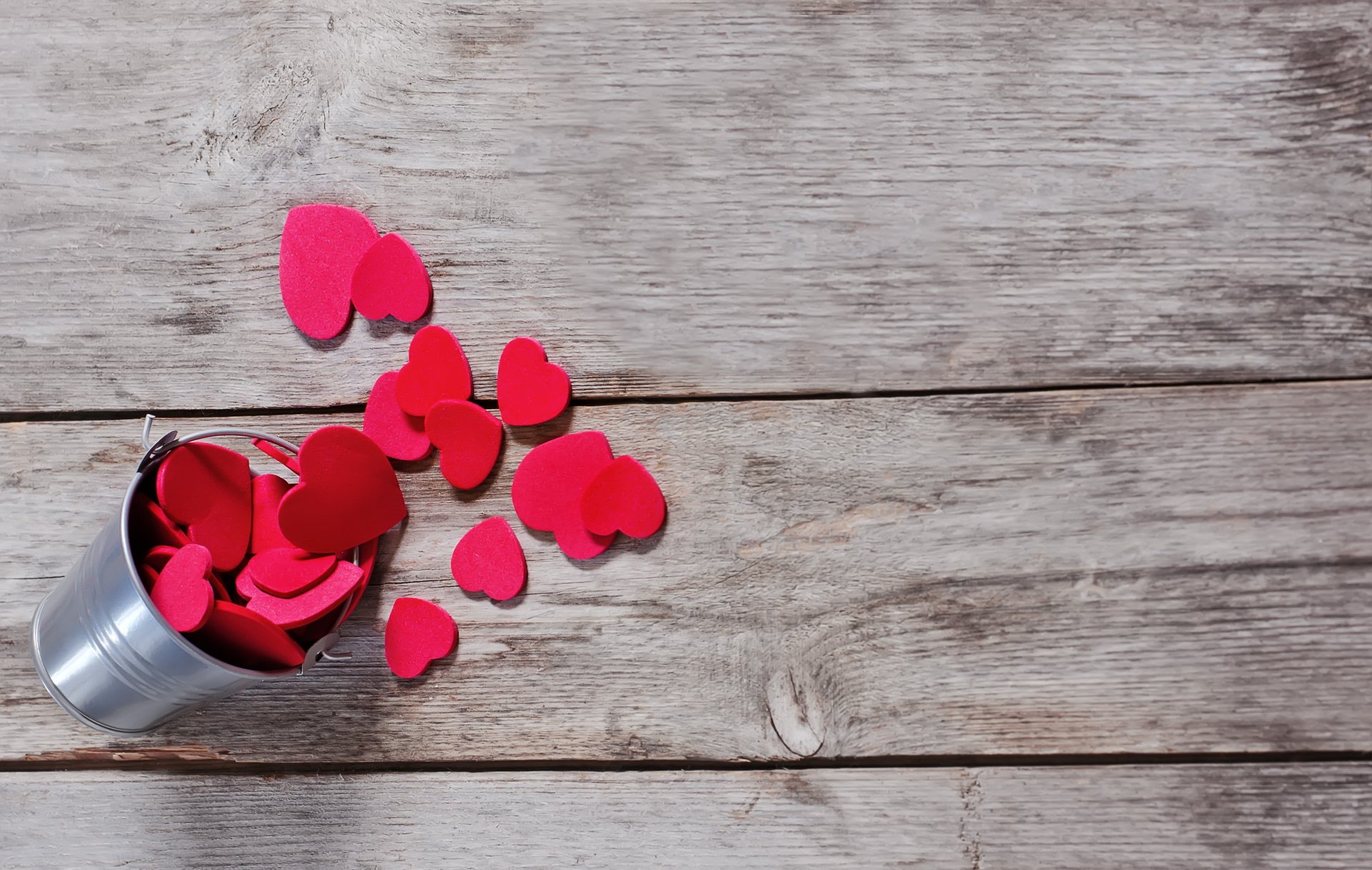 serca w wiadrze wakacje walentynki serce w wiadrze wakacje